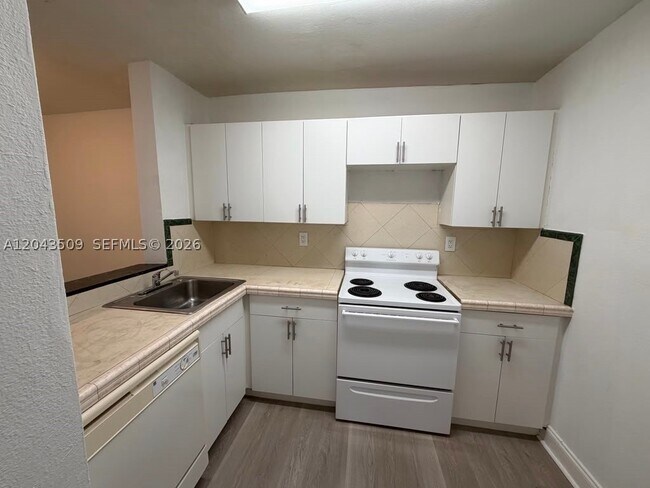 Building Photo - 492 NW 165th St