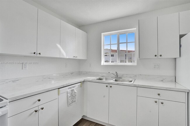 Building Photo - 58 SW 3rd Ct