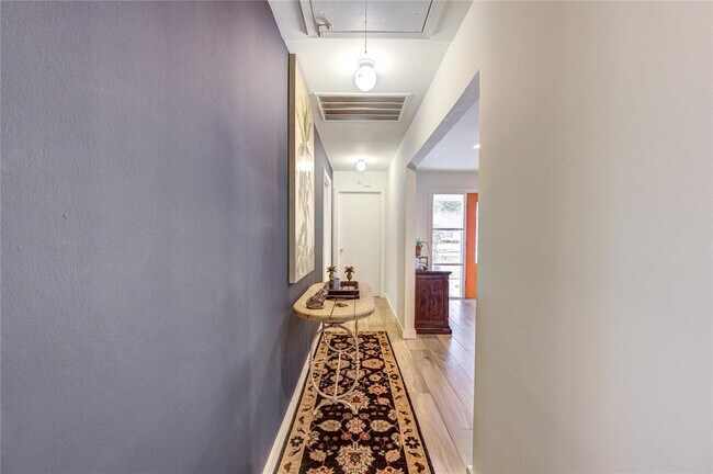 Building Photo - 3010 Conway St