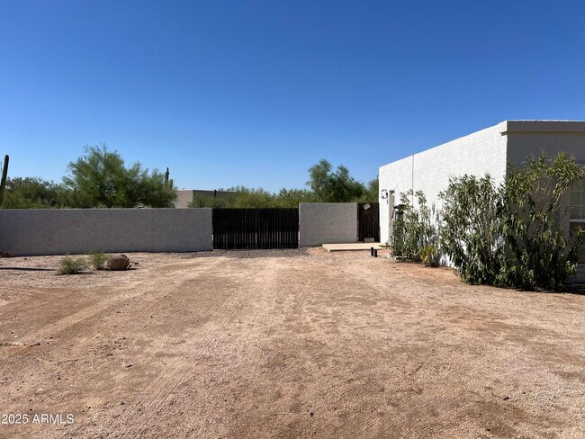 Building Photo - 4847 E Calle de Las Estrellas Rd