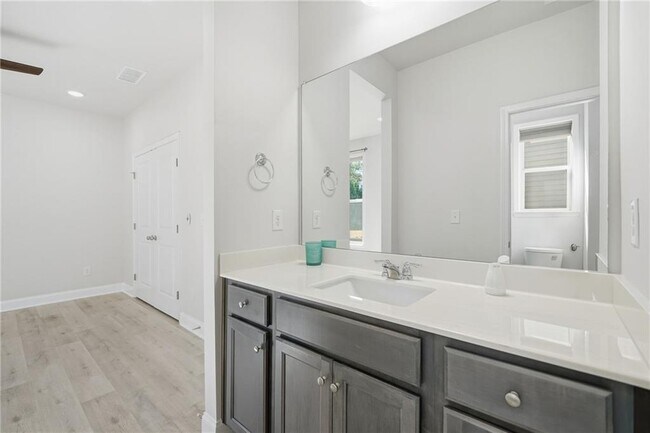 Building Photo - 7040 Ansley Pk Wy