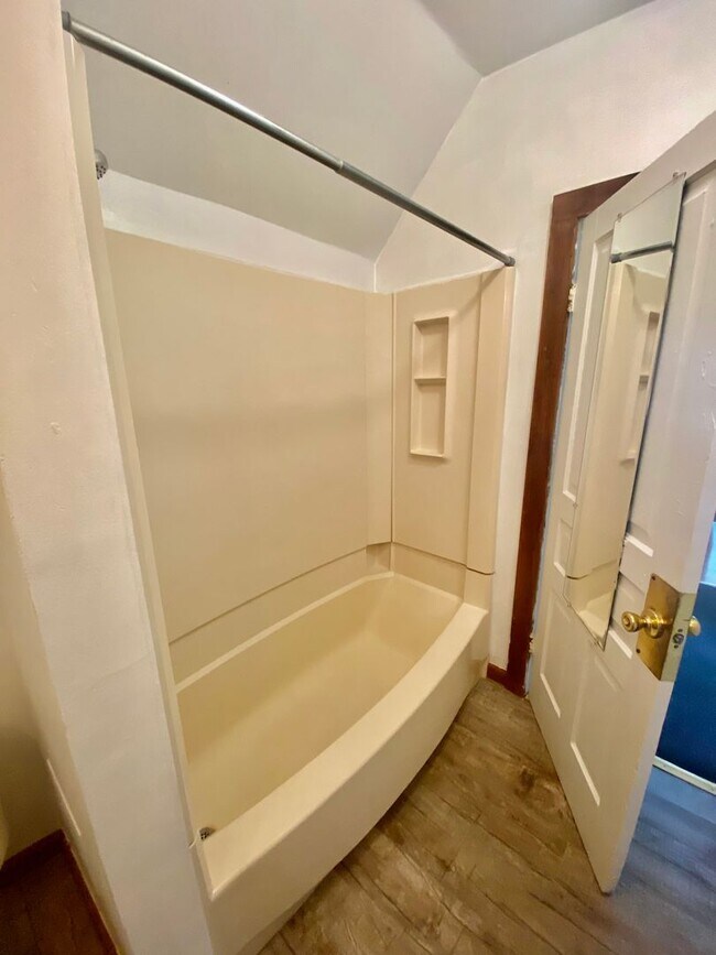 Building Photo - 920