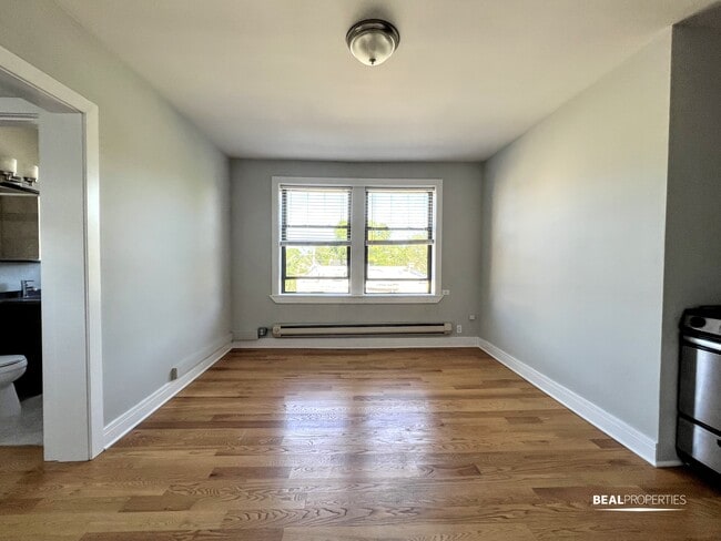 Building Photo - 4546 N Damen Ave