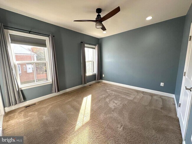 Building Photo - 3697 Ambrose Hills Rd