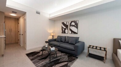 Building Photo - 121 NE 5th St