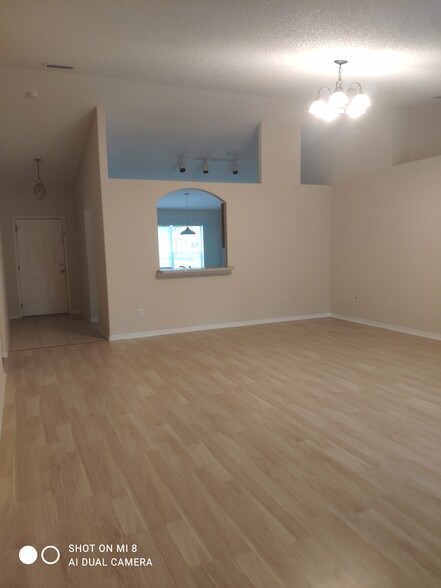 Building Photo - 18 Puritan Ln