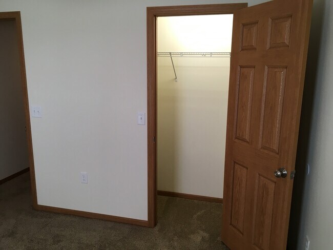 Building Photo - Laurel Creek Apts, 2225/2227 Shamrock Ln
