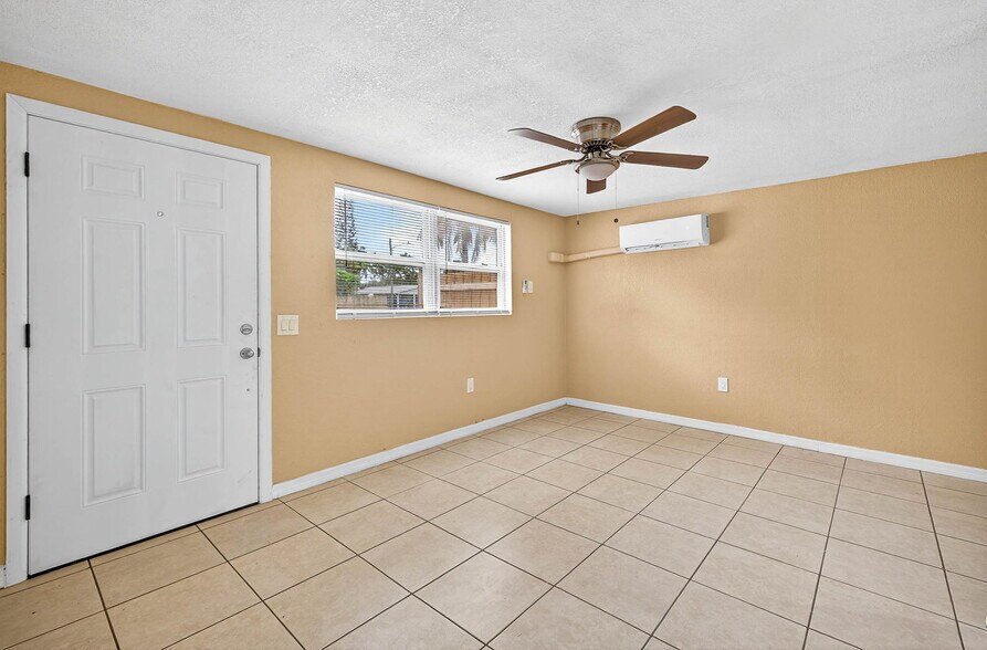 Building Photo - 2146 Ranchita Trail