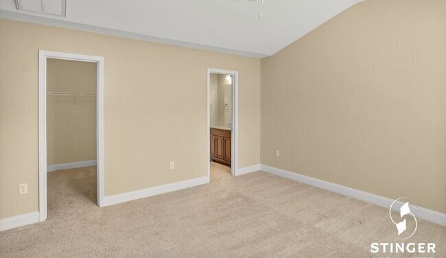 Building Photo - 381 Dante Cir