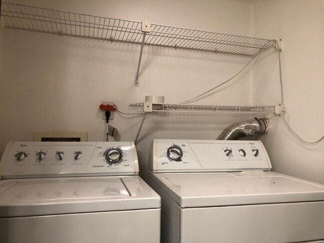 Building Photo - 3 Bed/2bath Single Family Home in Parkwood East