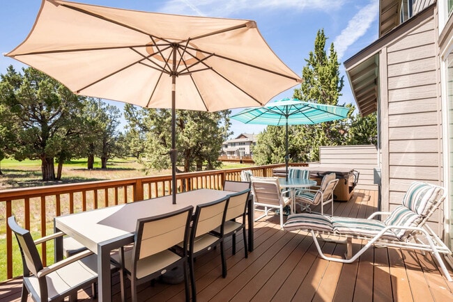 Building Photo - 951 Golden Pheasant Dr