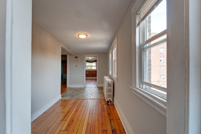 Building Photo - 65 Edgewood Ave