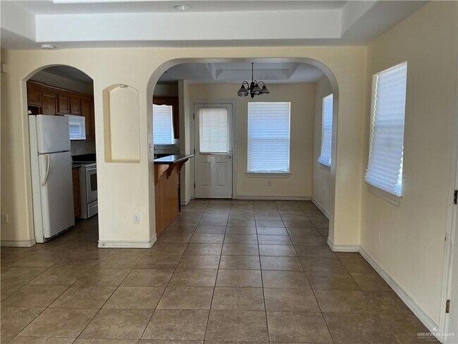 Building Photo - 4008 Parkplace Ave