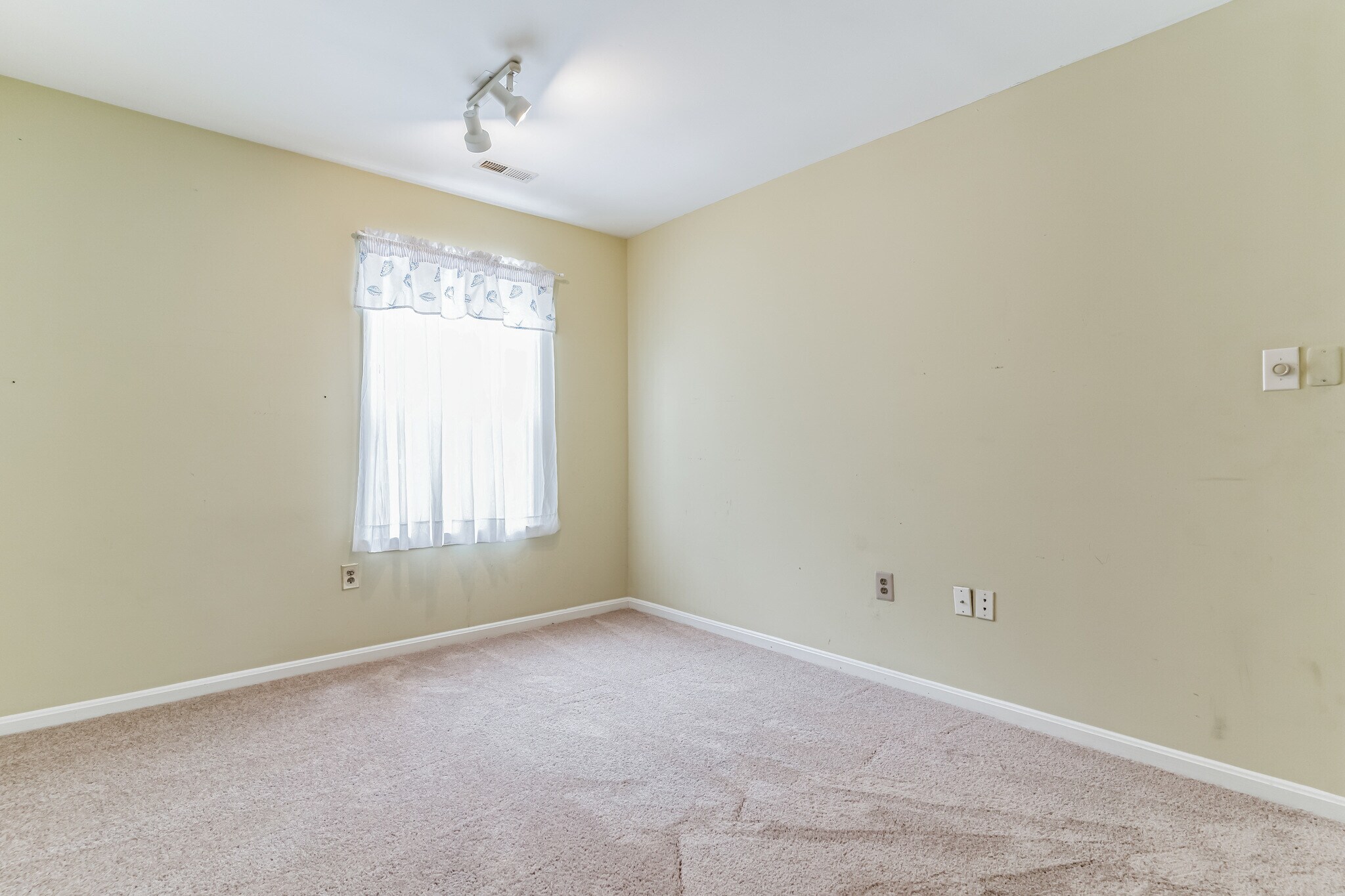 Building Photo - 15606 Traverser Ct