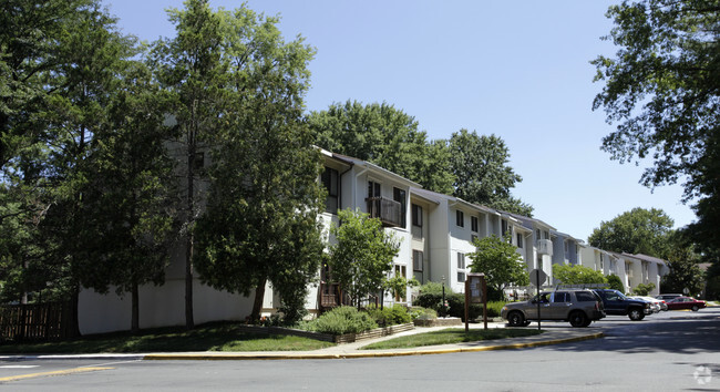 Building Photo - Oak Creek Apartments