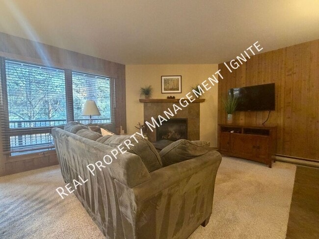 Building Photo - 19717 SW Mount Bachelor Dr