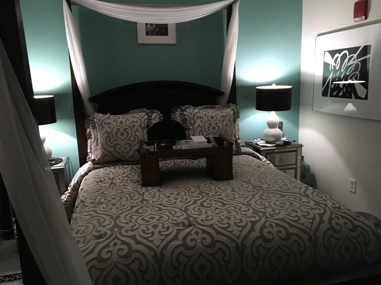 master bedroom - 1 Cityview Ln