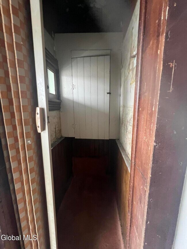 Building Photo - 300 Division St