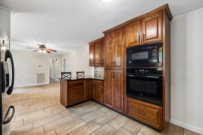Building Photo - Pet Friendly Four Bedroom with Basement!