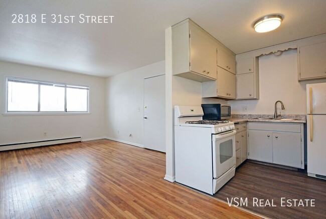 Building Photo - Spacious 2-Bedroom Upper-Level Unit - Avai...