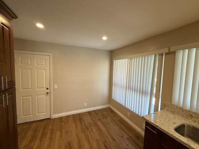 Building Photo - A Coronado Home on the 17th Hole
