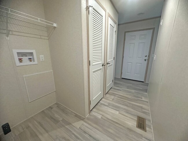 Building Photo - 14876 Washington Rd