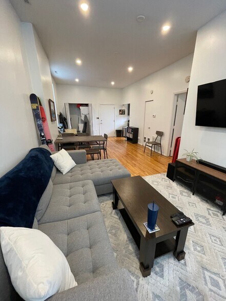 Building Photo - 1777 N Clybourn Ave