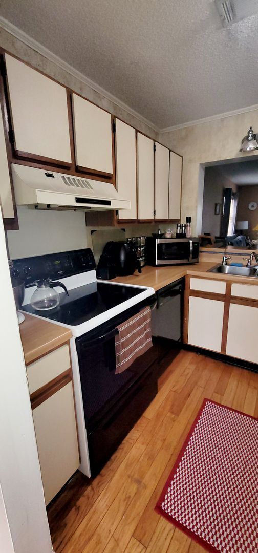 Building Photo - Spacious 2-Bedroom, 2.5-Bath Townhouse – C...