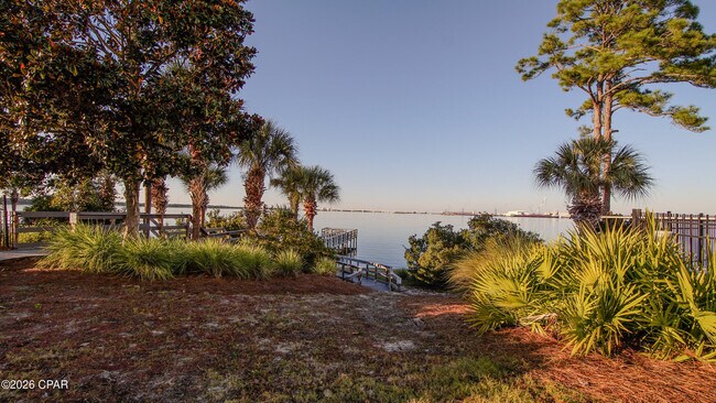 Building Photo - 2400 Grandiflora Blvd