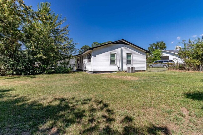 Building Photo - ADORABLE 3 BR | 1 BA Home in Dudley | Fully Renovated and Move-In Ready!