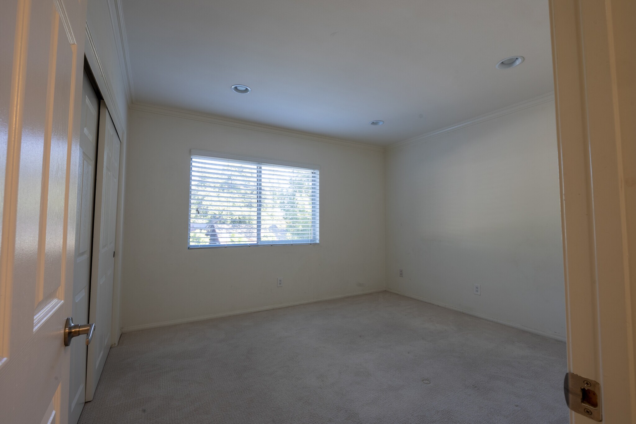 Building Photo - 1015 N Michillinda Ave