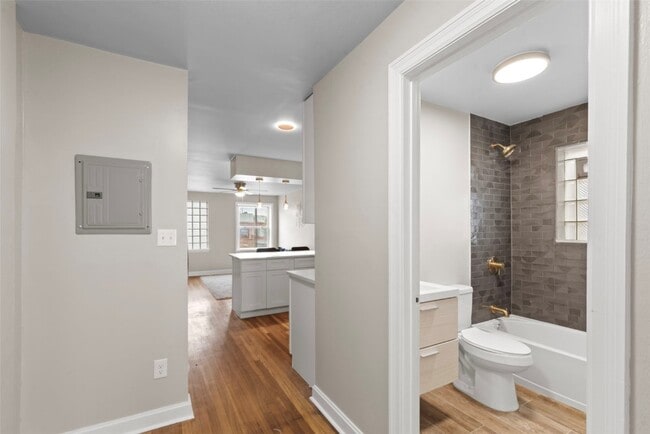 Building Photo - 4930 Kemper Ave