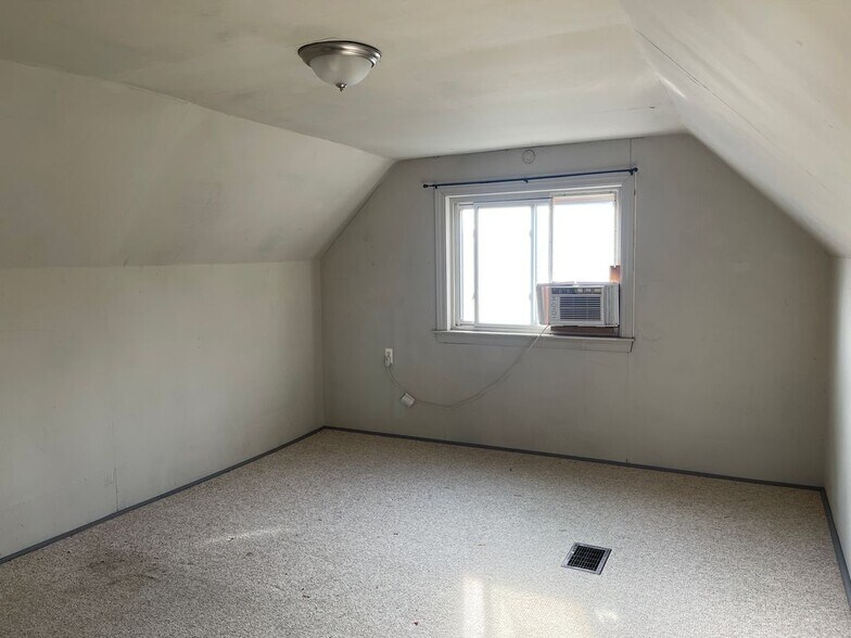 Building Photo - 4331 6th St