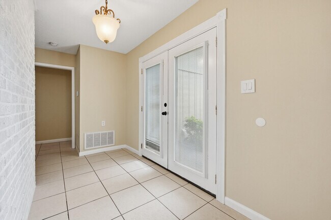 Building Photo - 644 Caribbean Way