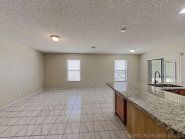 Building Photo - 14355 Blackberry Dr