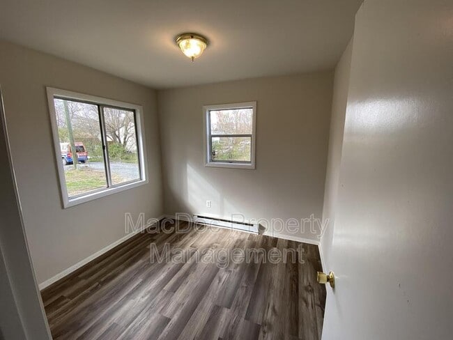 Building Photo - 6037 Rosedale Dr