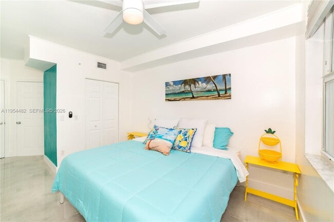 Building Photo - 17150 N Bay Rd