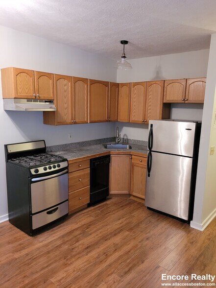 Building Photo - 145 Endicott St