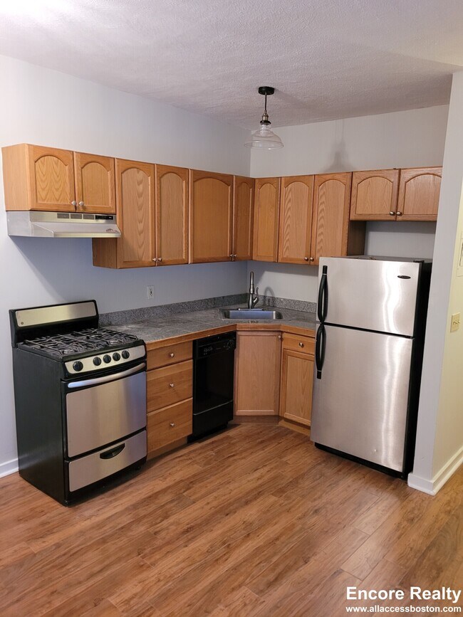 Building Photo - 145 Endicott St