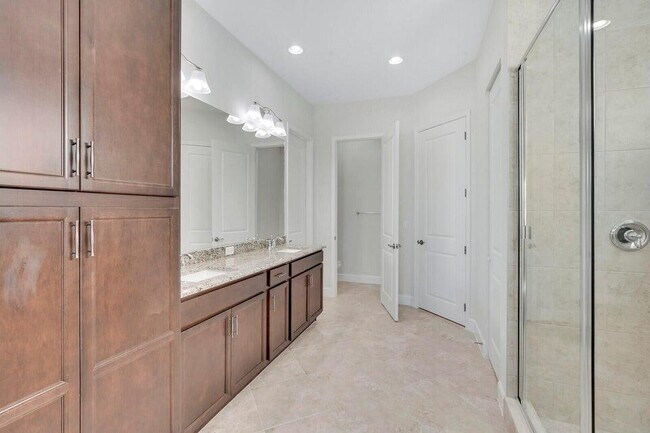 Building Photo - 14965 RedCove Pl