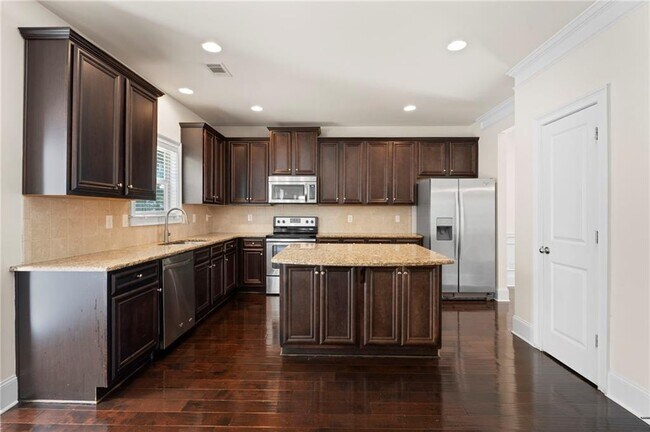 Building Photo - 165 Regency Pl