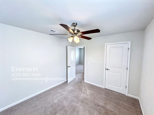 Building Photo - Spacious and Beautiful 5-Bedroom Home / Av...
