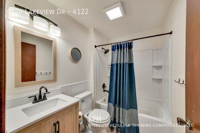 Building Photo - 4120 Lakeview Dr