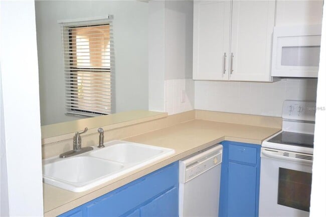 Building Photo - 3399 Mermoor Dr