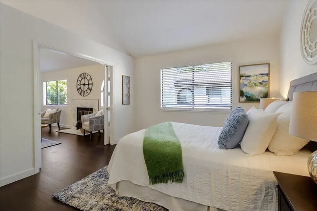 Building Photo - Rarest of the rare: exceptional privacy wi...