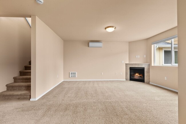 Building Photo - 4Bd/3.5Ba Mountlake Terrace Townhouse