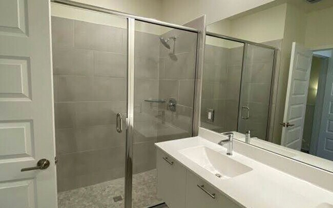 Building Photo - 6425 NW 103rd Pl