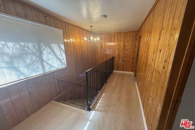 Building Photo - 2317 Maplewood Way