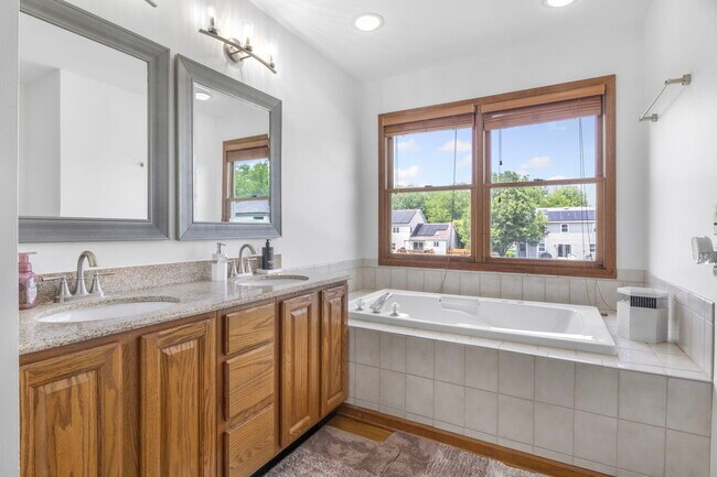 Building Photo - 5207 Sunmeadow Dr