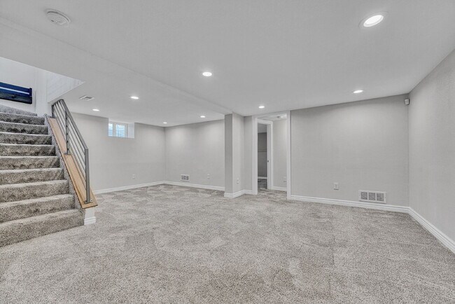 Building Photo - $3,640.95 - $300 OFF First Month's Rent - 4 Bedroom, 3 Bath, Single Family Home in Denver with Fi...